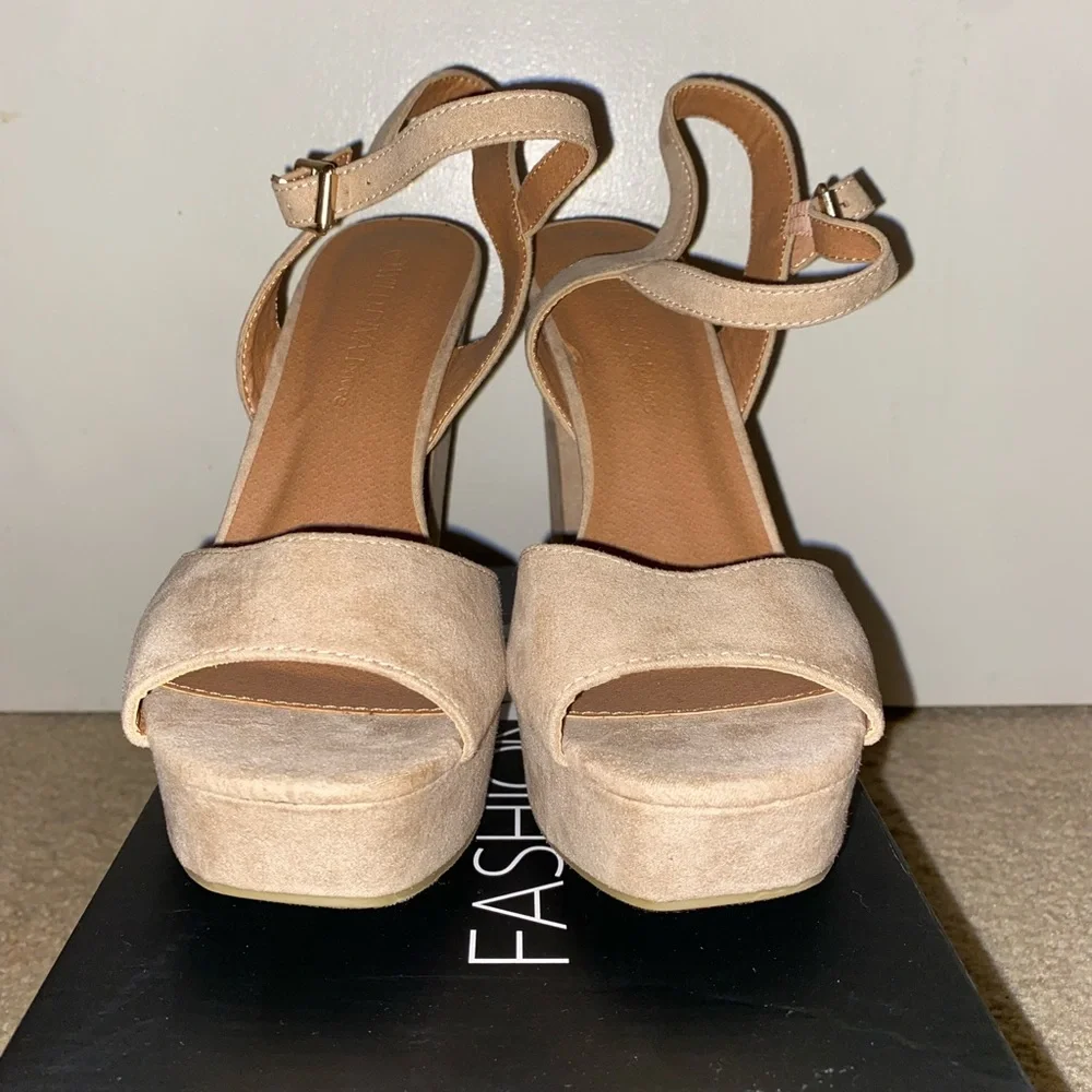 heels - Picture 5 of 11